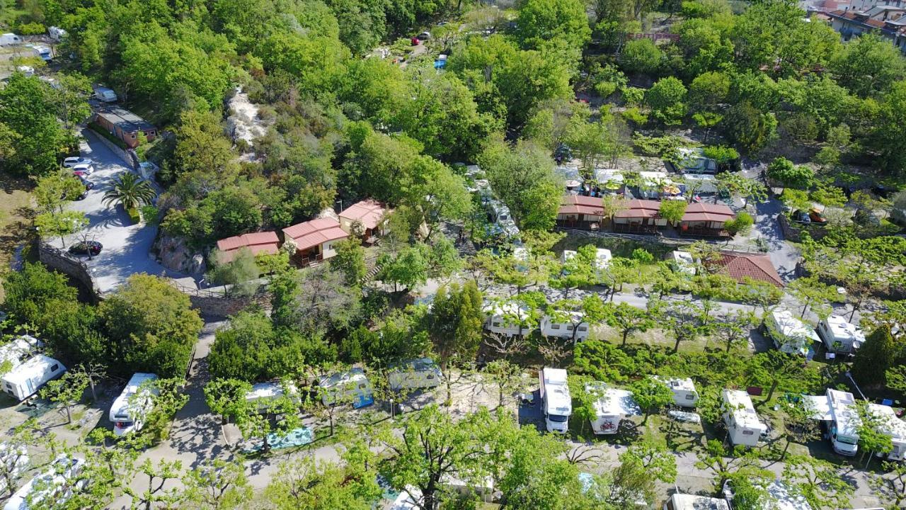 Campeggio Pian Dei Boschi П'єтра-Лігуре Екстер'єр фото